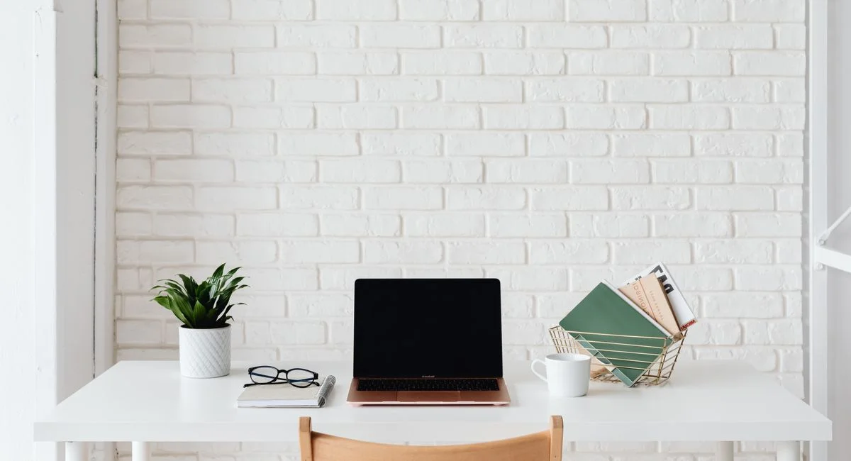 Rédacteur web SEO freelance : le parcours réaliste pour démarrer sans illusions en 2026