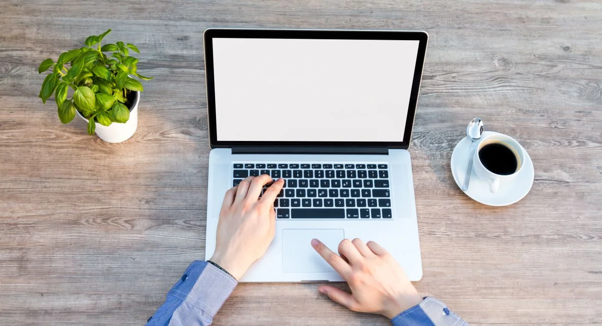 Pourquoi embaucher un rédacteur SEO : les contenus génériques vous coûtent réellement ?